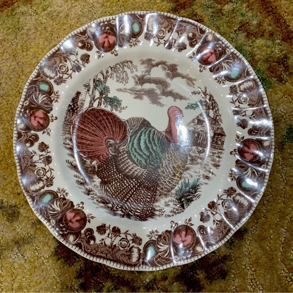 Johnson Brothers His Majesty dinner accent plate